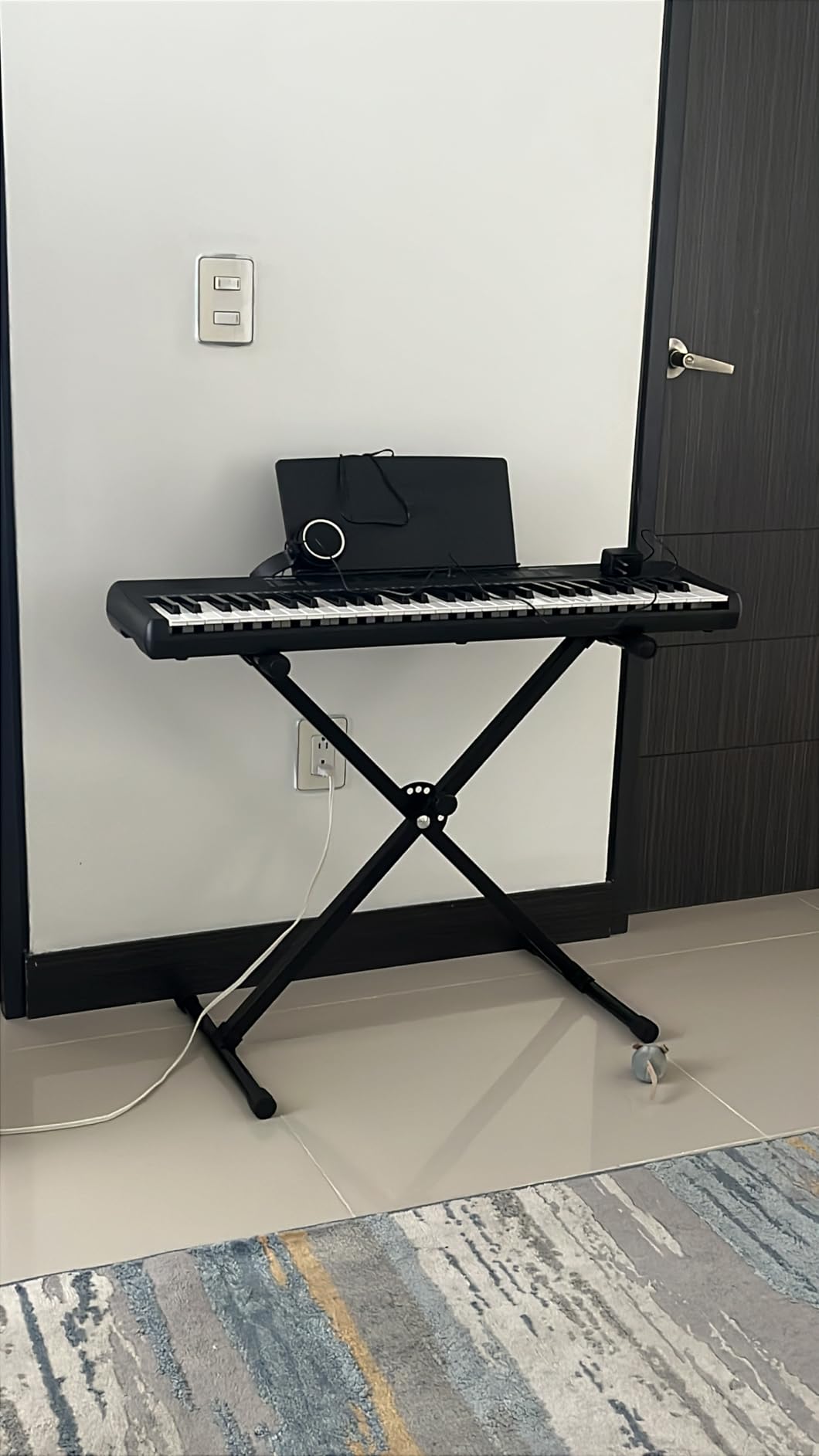 Alesis Melody 61 MK4 Keyboard Piano for Beginners with 61 Keys, Speakers, Stand, Bench, Headphones, Tablet/Sheet Music Stand, 300 Sounds and Music Lessons customer photo 2