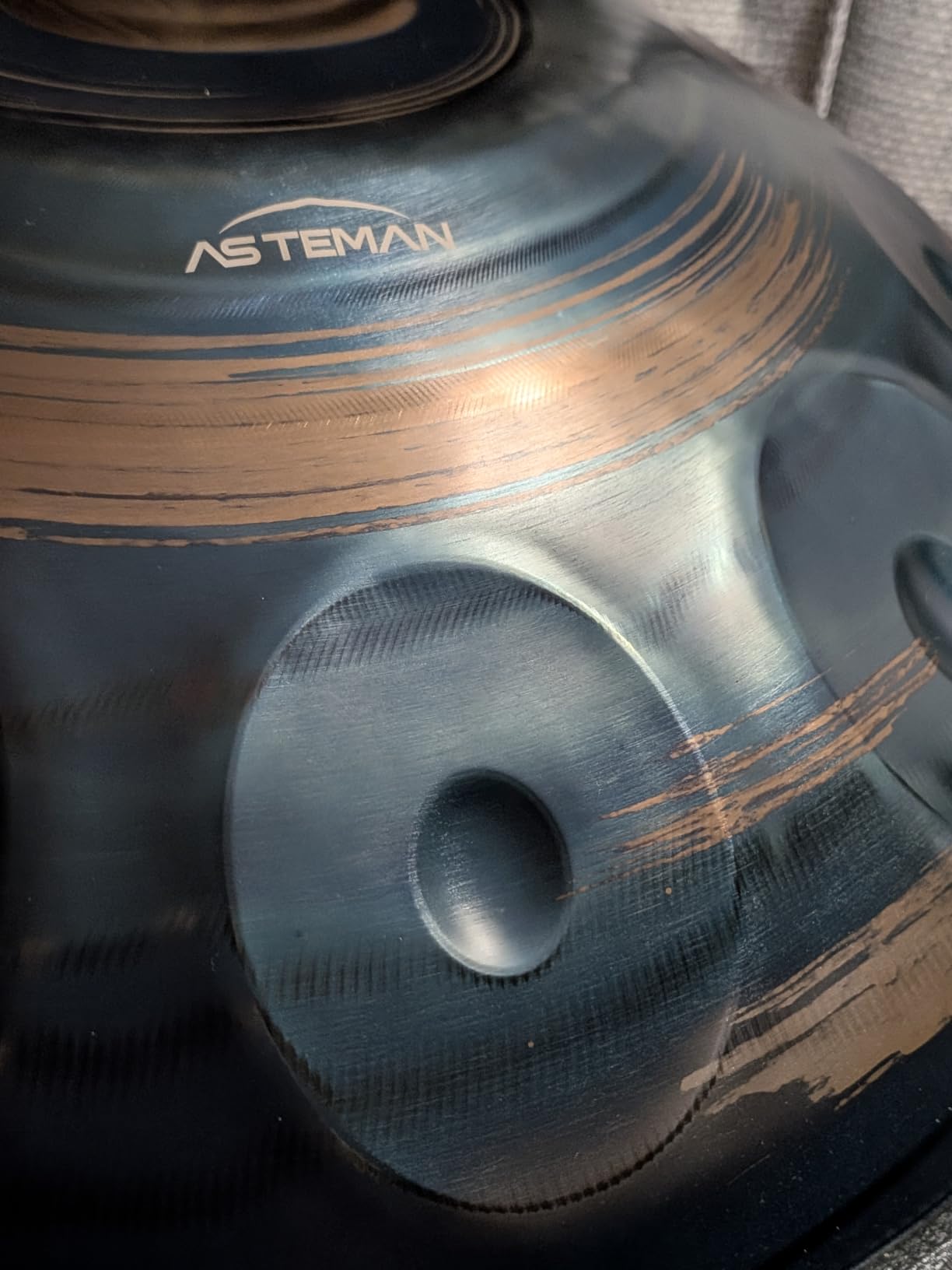 ASTEMAN Handpan in D Minor, 432hz 22inches with 10 notes, comes with a backpack, courses, finger sleeves, stand, cleaning cloth, and two mallets customer photo 1