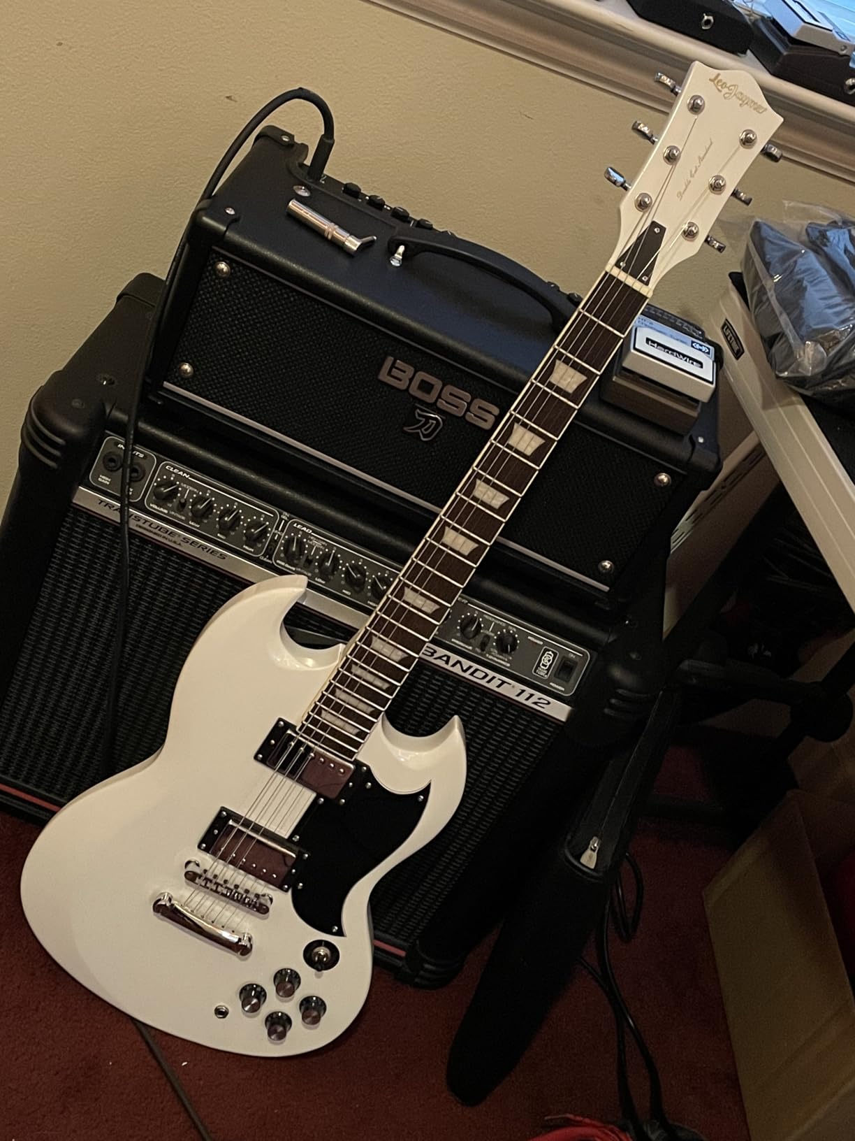 Leo Jaymz 39 Inch Solid Body Electric Guitar - Poplar Wood Body, Maple Neck and Laurel Wood Fretboard (Black) customer photo 1