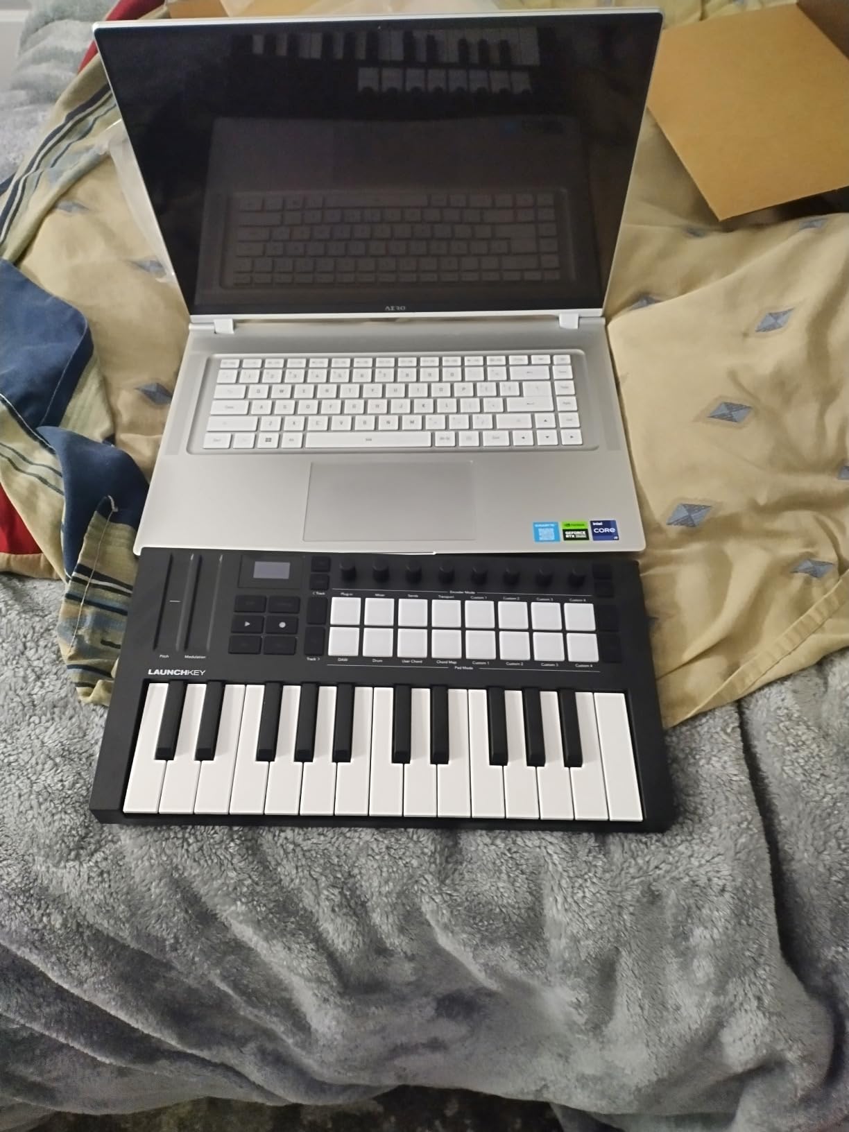 Novation Launchkey Mini 25 MK4 - Portable 25 Mini-Key, USB, MIDI Keyboard Controller with DAW Integration. Chord Mode, Scale Mode, Drum Pads, and Arpeggiator. Includes Music Creation Software Bundle customer photo 1
