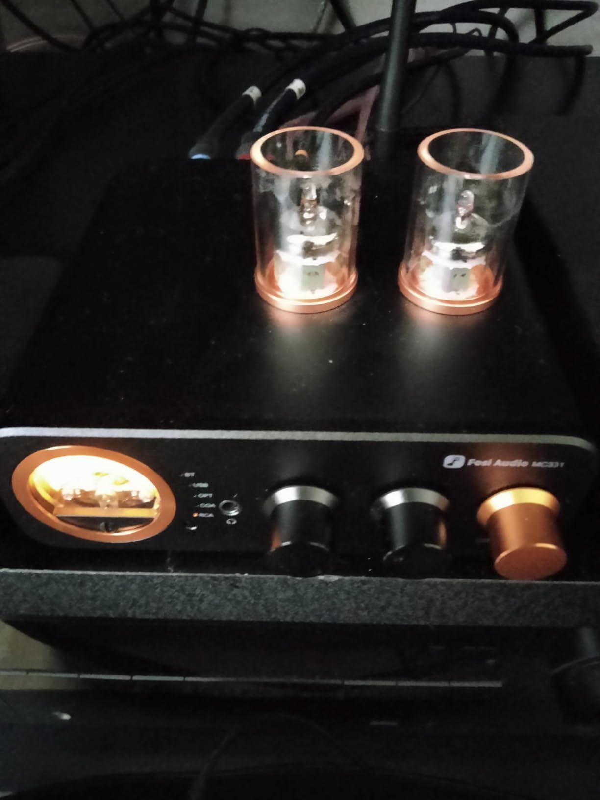 Fosi Audio MC331 Tube Integrated Amplifier with DAC, 2 Channel Home Audio Stereo Power Amp for HiFi Bookshelf Speakers, Vintage VU Meter Preamp with Bluetooth and USB/Opt/Coax/RCA customer photo 2
