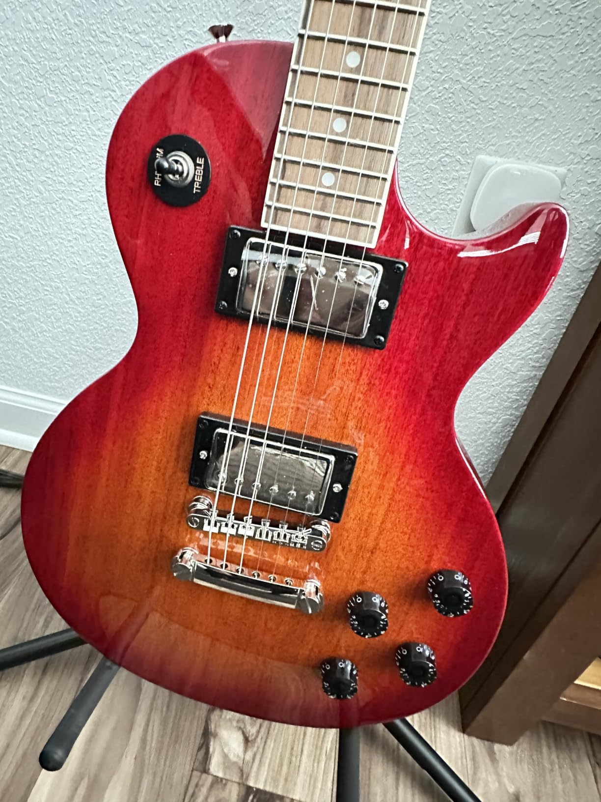Epiphone Les Paul Tribute Lefty, Heritage Cherry Sunburst customer photo 1