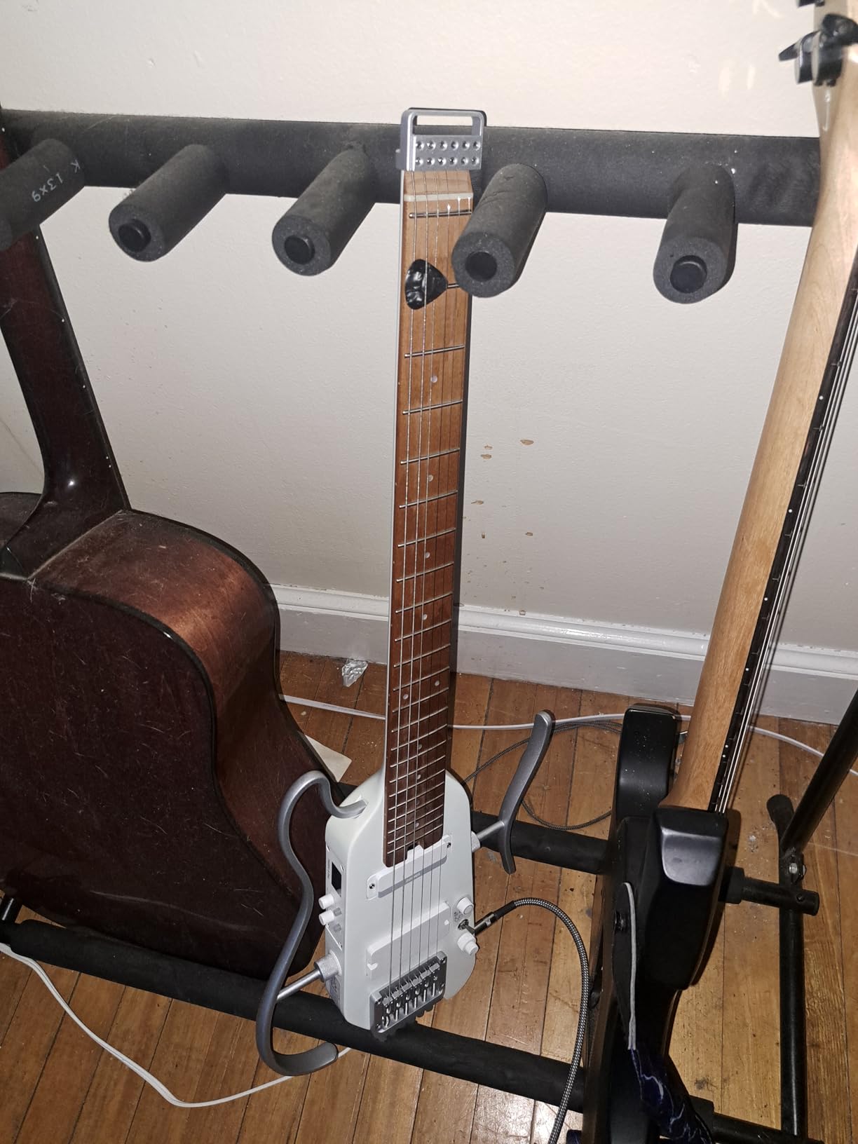 Donner HUSH X PRO Electric Guitar Kit - Smart Travel Guitar with Dozens of Preset Combinations, 7 Tone Sim Options, Black customer photo 2