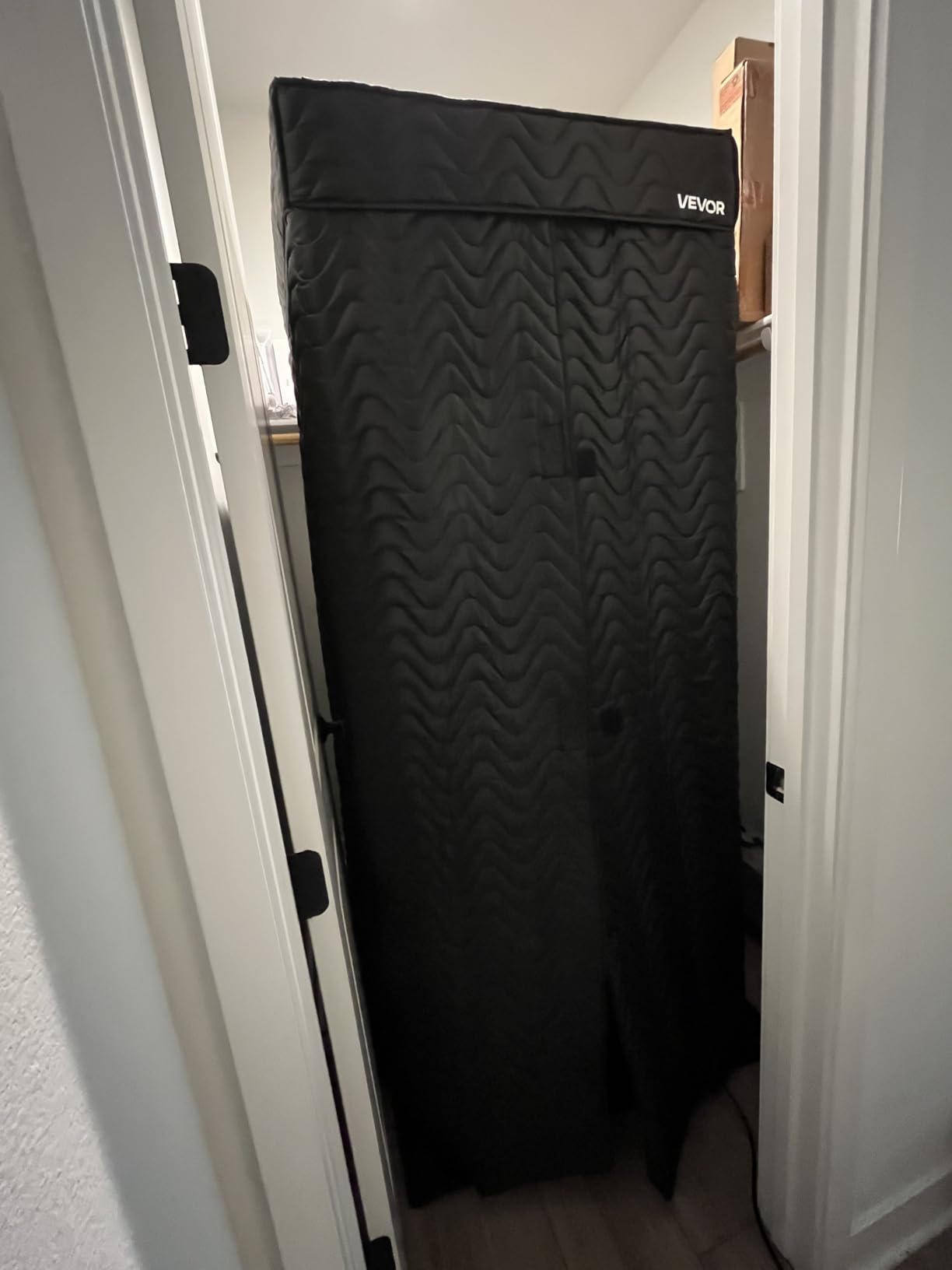 VEVOR Portable Vocal Booth, 6.56 ft Height, Portable Recording Studio with Travel Bag, Mobile Tablet Stand, Thickened Soundproofing, Sound Isolation Booth for Echo-Free Vocals, Podcasts, Voiceovers customer photo 1