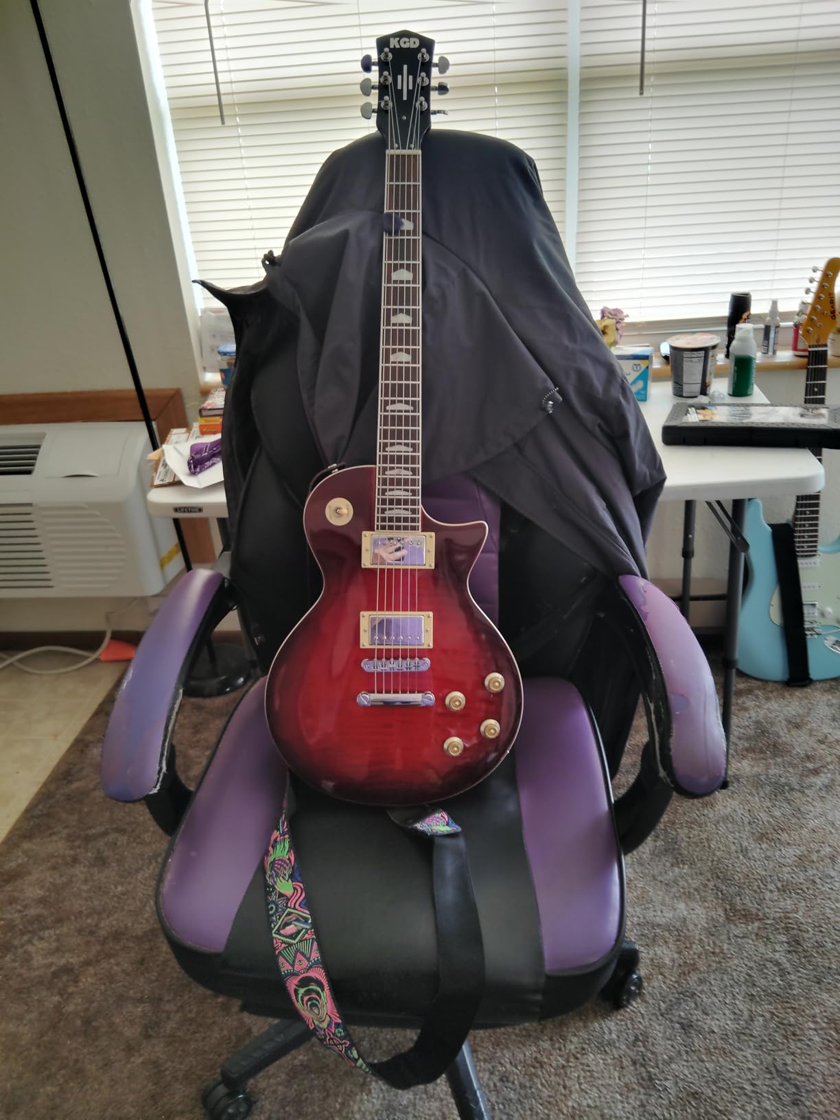 KGD Solid Body Electric Guitar, Mahogany Body & Neck, Rounded End 22 Frets, Bone Nut, Rosewood Fingerboard (Sunburst) customer photo 1