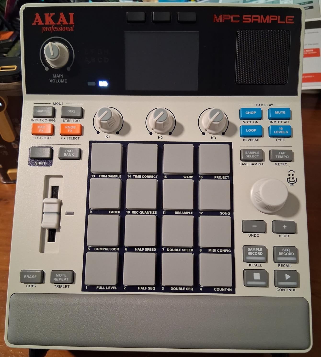 Akai Professional MPC Sample Standalone Portable Sampler, Sequencer and Effects Processor customer photo 2