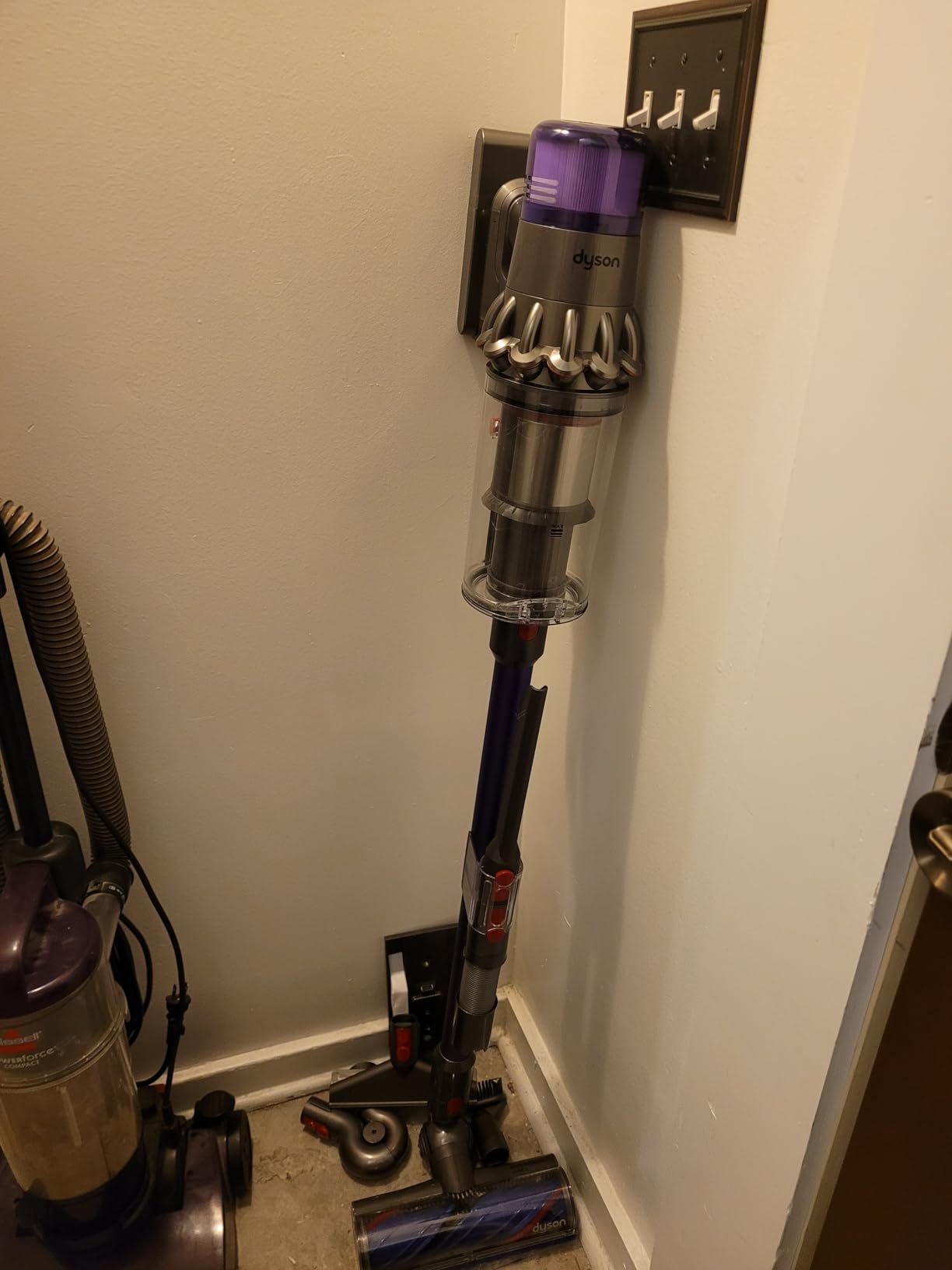 Dyson V11 Extra (Nickel/Purple) customer photo 2