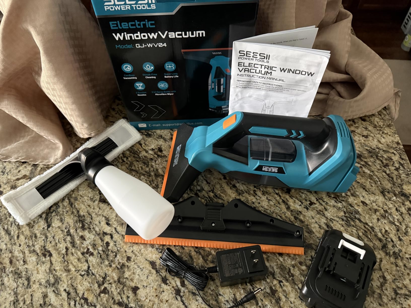 SEESII Cordless Window Vacuum Squeegee, 2000Pa Electric Window Squeegee, 60Mins Battery Life with 11